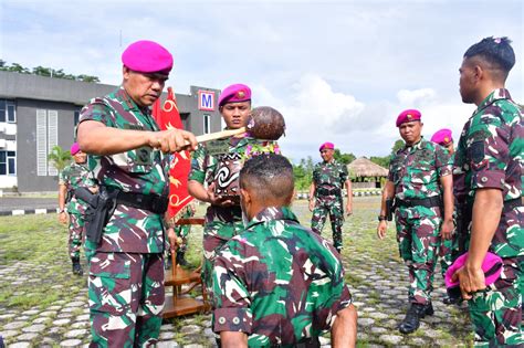 Komandan Pasmar Pimpin Upacara Tradisi Penerimaan Bintara Remaja