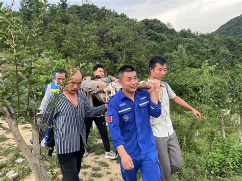 七旬老人进山采药迷路，湖北谷城民警山林中搜寻20小时后成功解救 荆楚网 湖北日报网