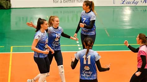 Volley Femminile B La Lucky Wind Trevi Torna Al Palagallinella Per