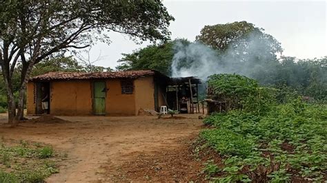 Na Casa De Barro Que Ele Mesmo Fez O Senhor Pi Sert O Ro A Youtube