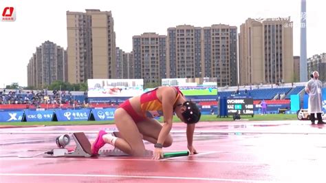 金牌🏅！大运会田径项目女子4x100米接力，中国队43秒70夺金！ 直播吧