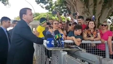 Irritado Bolsonaro Ataca A Imprensa Xinga E Chama Jornalista De