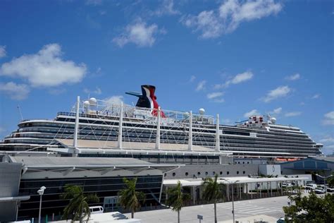 Cruceros Carnival Ampl A Su Terminal En Puerto Miami