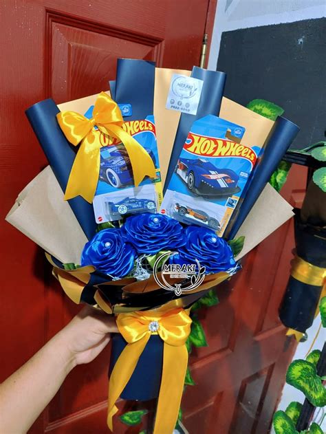 Ramo Con Carritos Hot Wheels Dia Del Novio Ideas Lindas Para Regalar Regalos Sencillos Para