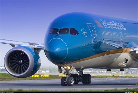 Vn A Vietnam Airlines Boeing Dreamliner At Warsaw Frederic