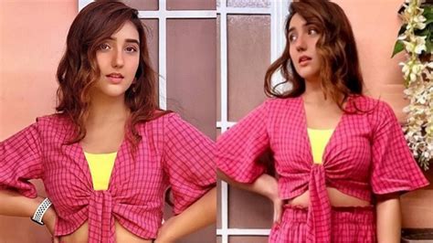 Ashnoor Kaur Gives Serious Barbie Doll Vibes In Pink And Yellow Checkered Outfit Are You In