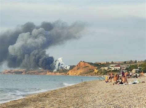 TRM Explozii pe cea mai importantă bază aeriană din Crimeea FOTO