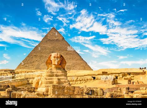 La Esfinge y pirámide El Cairo Egipto Fotografía de stock Alamy