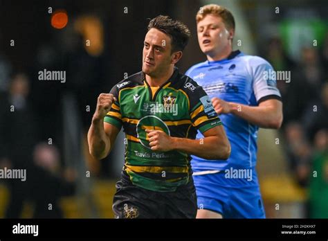 Alex Mitchell Of Northampton Saints Celebrates His Try Stock Photo Alamy