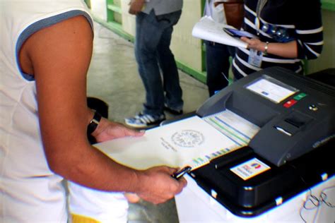 Comelec Starts Distributing Vote Machines Today