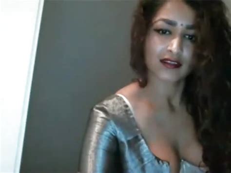 Belle MILF indienne s amuse à la caméra Heureporno