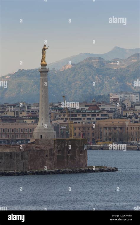 Statue Vierge Couronnee Italienne Banque De Photographies Et Dimages