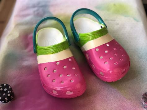 How To Paint Crocs With Spray Paint Pintyplus