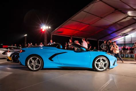 2020 Chevy Corvette convertible rocks a hardtop for the first time - CNET