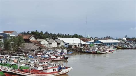 Cuaca Ekstrem Ratusan Nelayan Berhenti Melaut