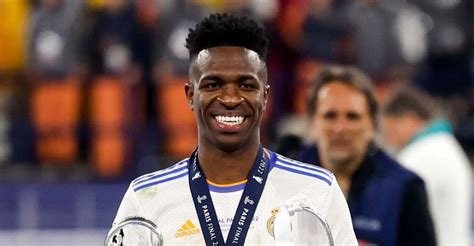 Digoda PSG Vinicius Isyaratkan Bertahan Di Real Madrid