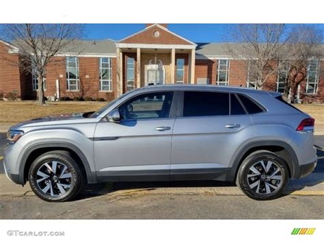 2021 Pyrite Silver Metallic Volkswagen Atlas Cross Sport Se 4motion