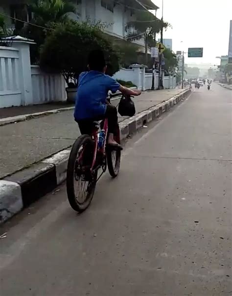 Viral Video Anak Kecil Kayuh Sepeda Dari Cianjur Ke Majalengka