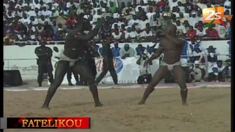 1ère DÉFAITE DE BALLA GAYE 2 DANS L ARÈNE COMBAT CONTRE ISSA POUYE