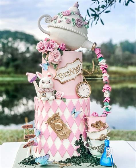 Pin By Maggie Todorova On Ideas C Alice In Wonderland Cakes Alice