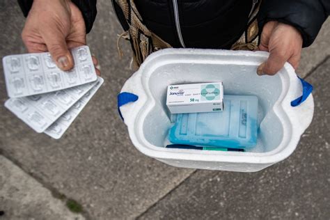 SISTEMA DE SALUD EN CRISIS Se acentúa la escasez de MEDICAMENTOS EN