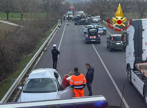 Maxi Incidente A Gubbio Sei Veicoli Coinvolti Cinque Feriti UmbriaON