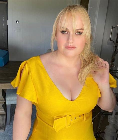 Rebel Wilson Shows Her Slim Figure And Shows Off Her Curves We