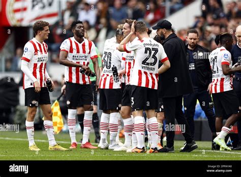 Eindhoven Lr Guus Til Of Psv Eindhoven Ibrahim Sangare Of Psv