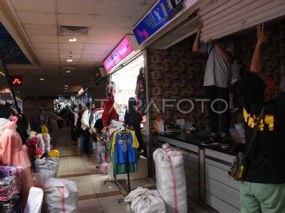 PASAR TANAH ABANG KEMBALI BEROPERASI ANTARA Foto