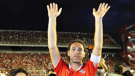 En Una Noche A Pura Emoción Gabriel Milito Se Despidió Del Fútbol En La Cancha De Independiente