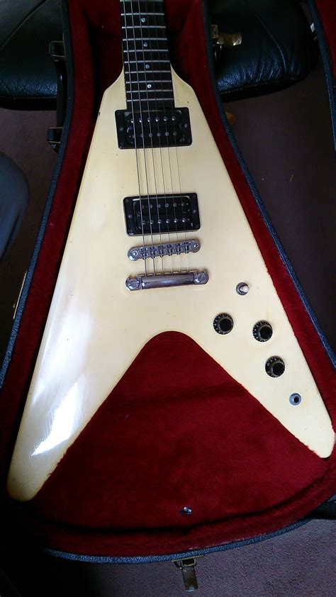 Gibson Flying V (1984) image (#878758) - Audiofanzine