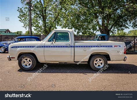 1975 Dodge D100