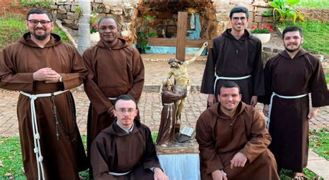 Novi Os Capuchinhos Realizam Profiss O Religiosa