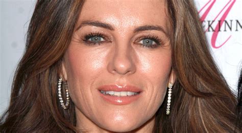 Elizabeth Hurley ans s affiche en bikini et dévoile une vidéo très