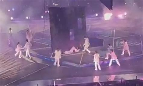 Hong Kong Giant Screen Falls On Stage During Live Boyband Mirror