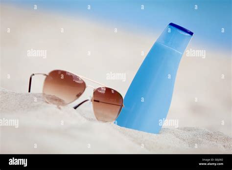 Uv protection hi-res stock photography and images - Alamy