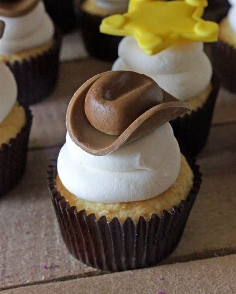 How To Make Cowboy Hat Cupcake Toppers Rose Bakes In Cowboy