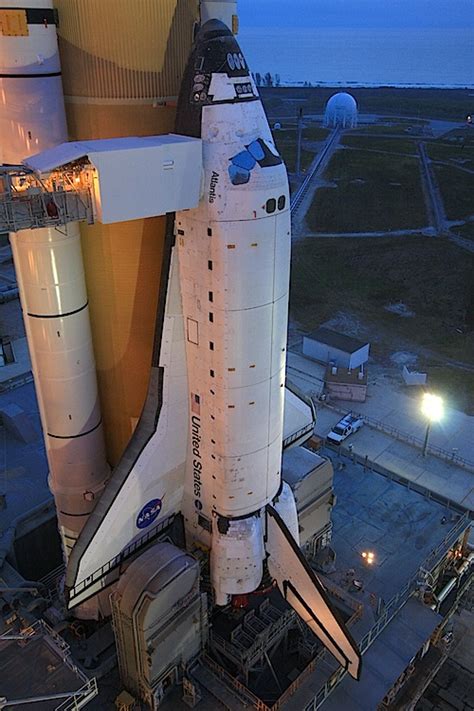 Spaceflight Now Sts Photo Gallery Final Shuttle Poised On