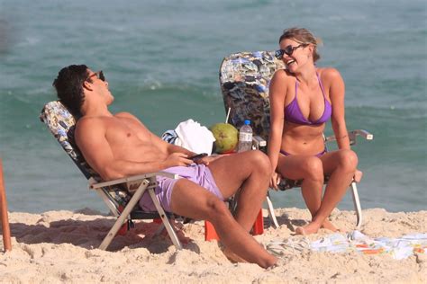 Ricky Tavares E Affair Carol Bresolin Mostram A Boa Forma Na Praia