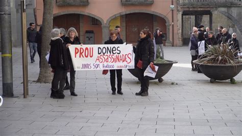 Un Centenar De Persones Es Concentren A Torell Contra Els Feminicidis