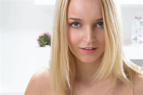 Beautiful Blonde Amaris · Free Photo From Godlike Images On Fonwall