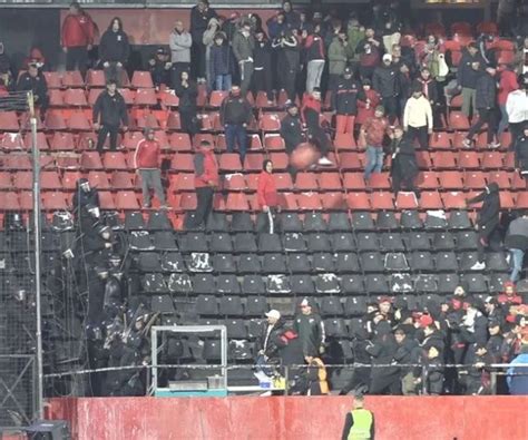 Not Cias Torcedores De Corinthians E Newell S Brigam Durante