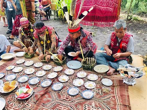 Uniknya Upacara Miring, Adat Kaum Iban Bagi Hormati Roh Nenek Moyang ...