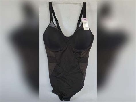 HIGH END DEPARTMENT STORE LINGERIE SEE PHOTOS FOR CONTENTS AND SIZE L