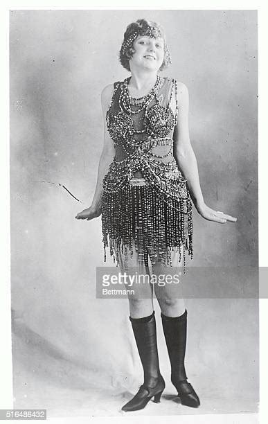 Vintage Beach Bathing Beauties Photos Et Images De Collection Getty