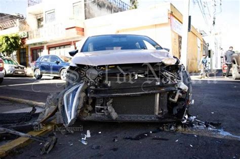 Conductor De Camioneta Mazda Provoca Accidente Y Huye En El Centro De