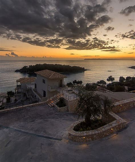 "Prima Vista" Hotel - Sivota Greece - Design Corner