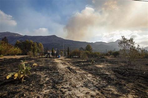 El Incendio Declarado El S Bado En Vall D Ebo Contin A Activo Y Obliga