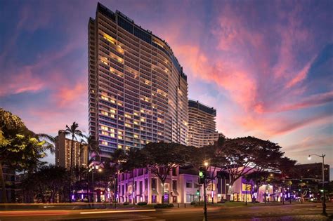 8 Top-Rated Waikiki Hotels Near the Beach for 2024 Vacation