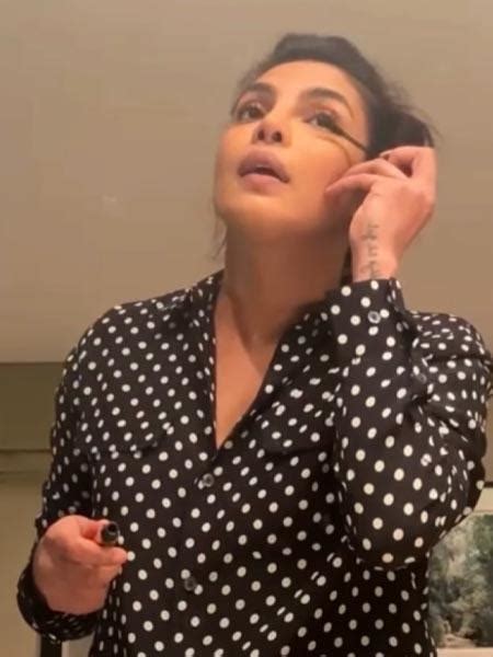 Priyanka Chopra Does Her Makeup With Mac Chanel Ysl Bobbi Brown